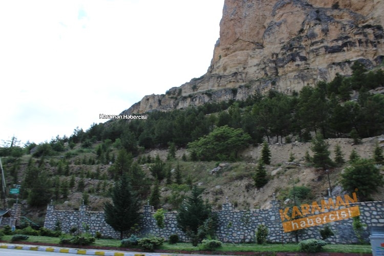 Ermenek'te Düşen Kaya Parçaları Korkutuyor 7