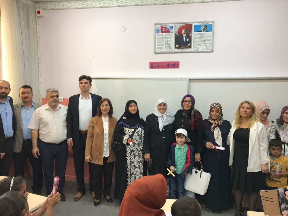 Okuma Yazma Kursunu Bitiren Kursiyerlere Belgeleri Verildi 1