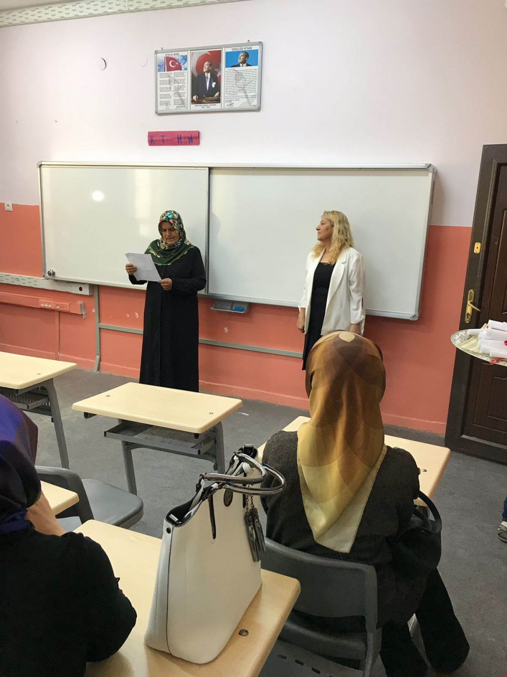 Okuma Yazma Kursunu Bitiren Kursiyerlere Belgeleri Verildi 4