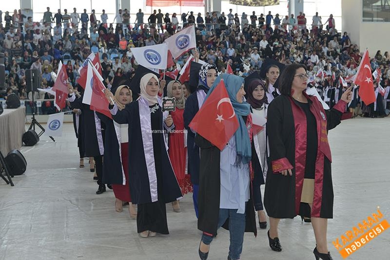 Sağlık Hizmetleri ve Sosyal Bilimler MYO'da Mezuniyet Heyecanı 15