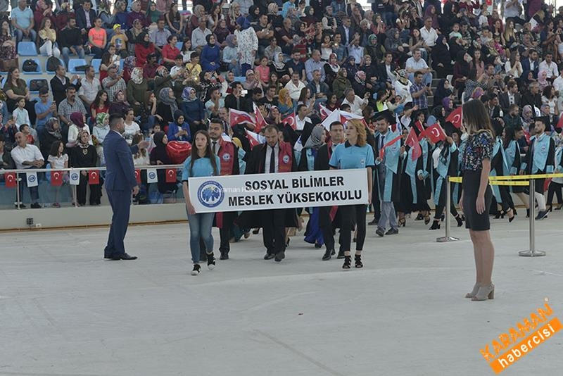 Sağlık Hizmetleri ve Sosyal Bilimler MYO'da Mezuniyet Heyecanı 16