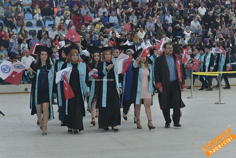 Sağlık Hizmetleri ve Sosyal Bilimler MYO'da Mezuniyet Heyecanı 18