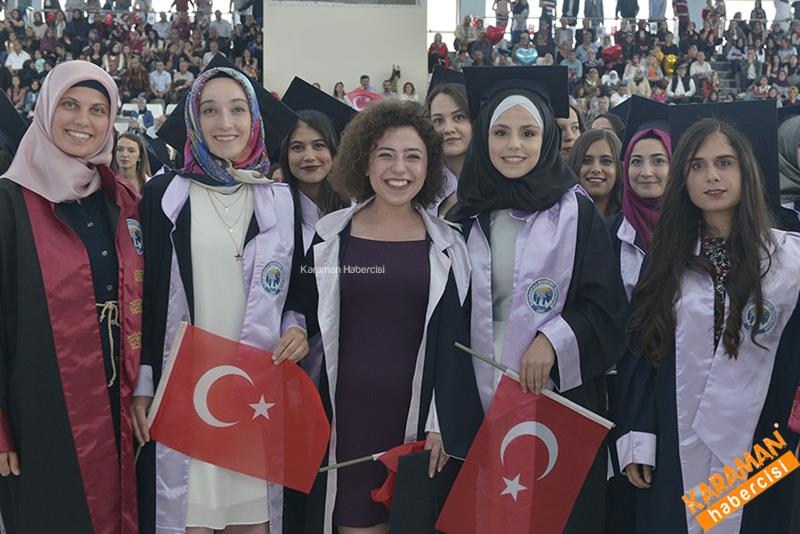 Sağlık Hizmetleri ve Sosyal Bilimler MYO'da Mezuniyet Heyecanı 31