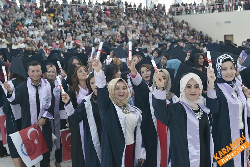 Sağlık Hizmetleri ve Sosyal Bilimler MYO'da Mezuniyet Heyecanı 32