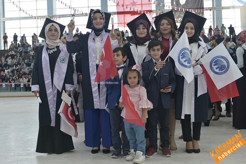 Sağlık Hizmetleri ve Sosyal Bilimler MYO'da Mezuniyet Heyecanı 34