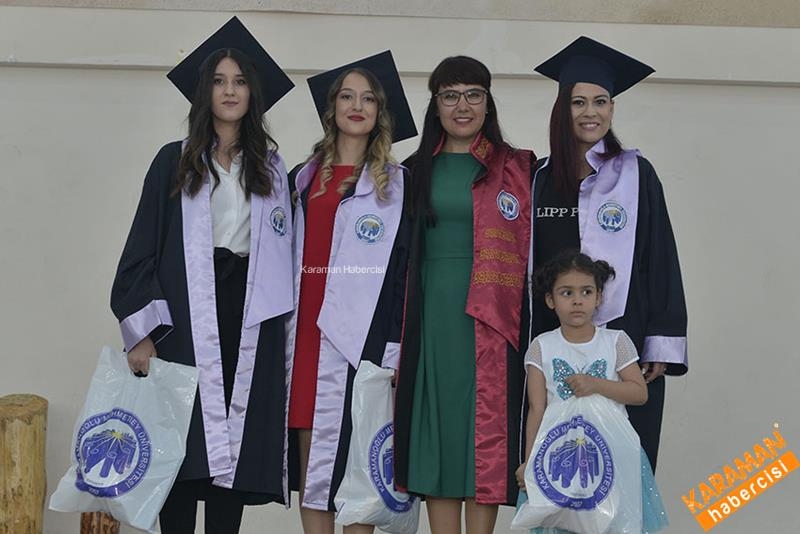 Sağlık Hizmetleri ve Sosyal Bilimler MYO'da Mezuniyet Heyecanı 8