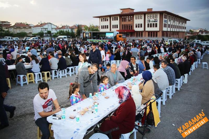 Binlerce Vatandaş Hep Birlikte İftar Açtı 12