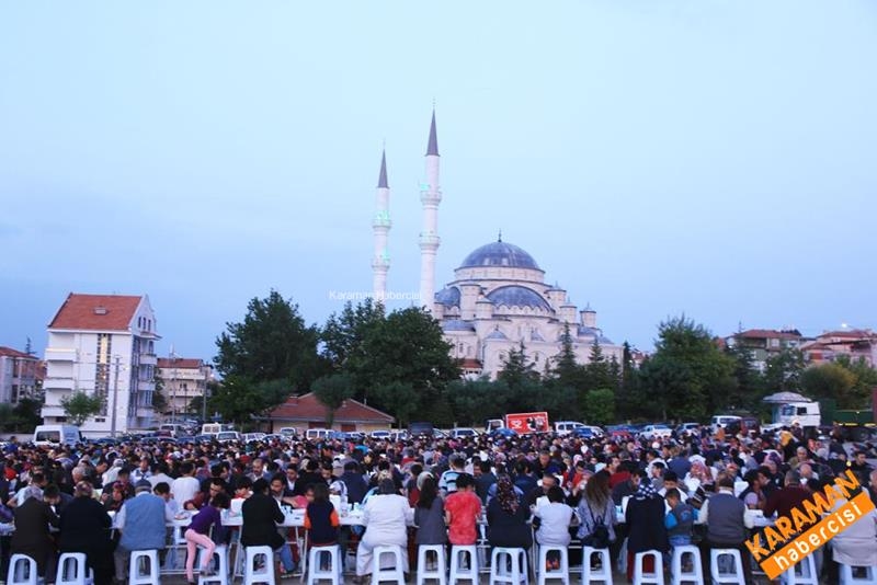 Binlerce Vatandaş Hep Birlikte İftar Açtı 8