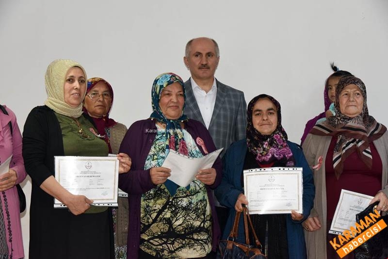 Okuryazarlık Sertifikalarını Vali Meral ve Eşi Zehra Meral’den Aldılar 7