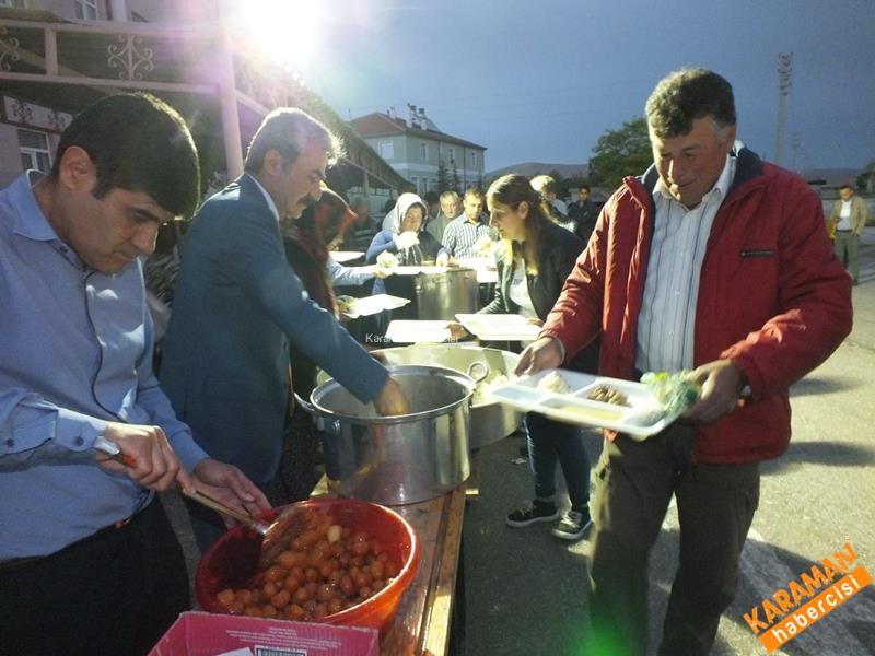 Ayrancı’da Yağmura Aldırmayan 2 Bin Kişi Aynı Anda İftar Açtı 9