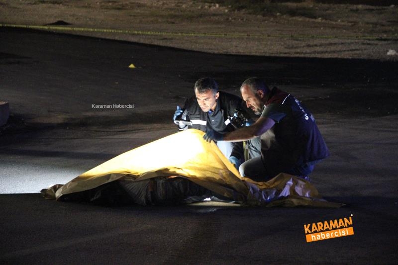 Otomobil, yolun ortasında yatan şahsı ezip geçti 5