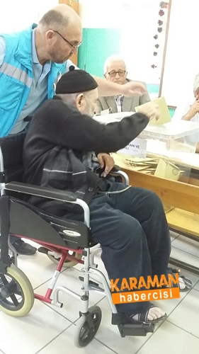 Sandık Başına Sedye İle Götürüldüler Kaynak: Sandık Başına Sedye İle Göt 1