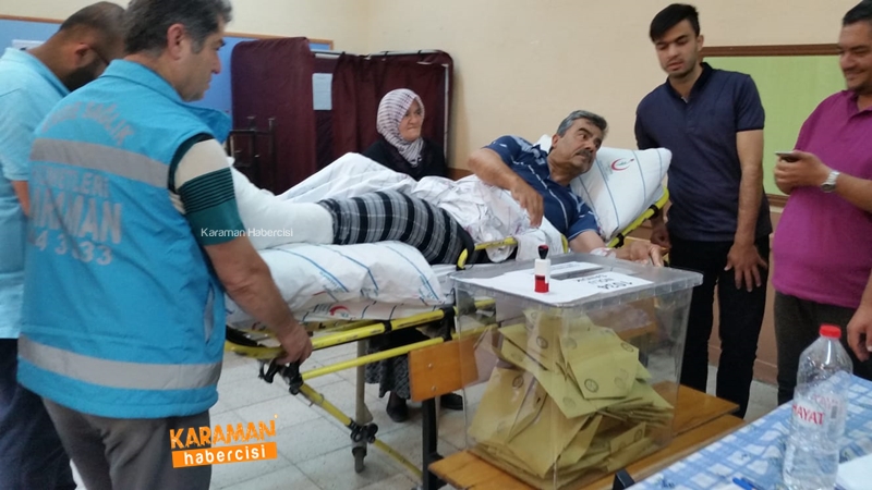 Sandık Başına Sedye İle Götürüldüler Kaynak: Sandık Başına Sedye İle Göt 3