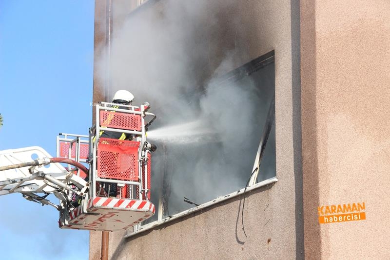 Karaman’da Kullanılmayan Eski Hastane Ek Binasında Yangın Çıktı 3