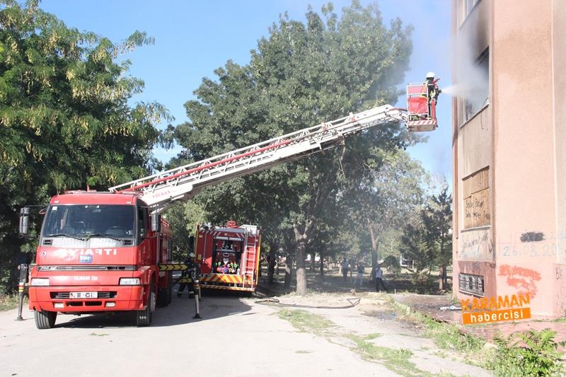 Karaman’da Kullanılmayan Eski Hastane Ek Binasında Yangın Çıktı 5