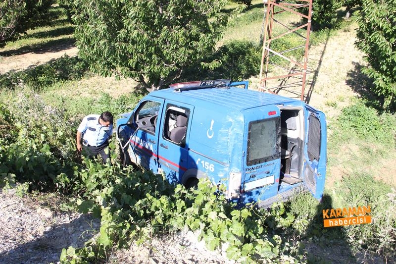 Karaman’da Jandarma Aracı Kaza Yaptı: 2 Asker Yaralandı 5