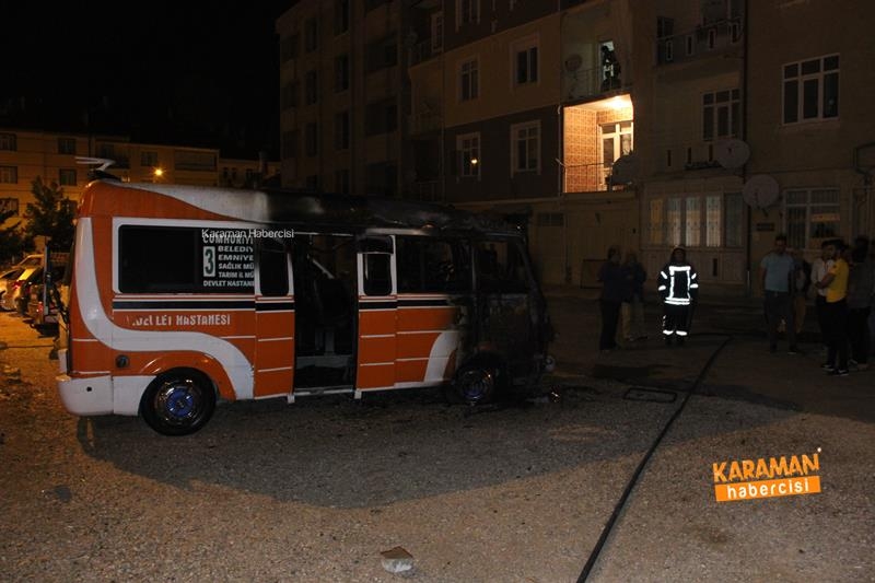 Park Halindeki Dolmuş Yanarak Kullanılamaz Hale Geldi 5