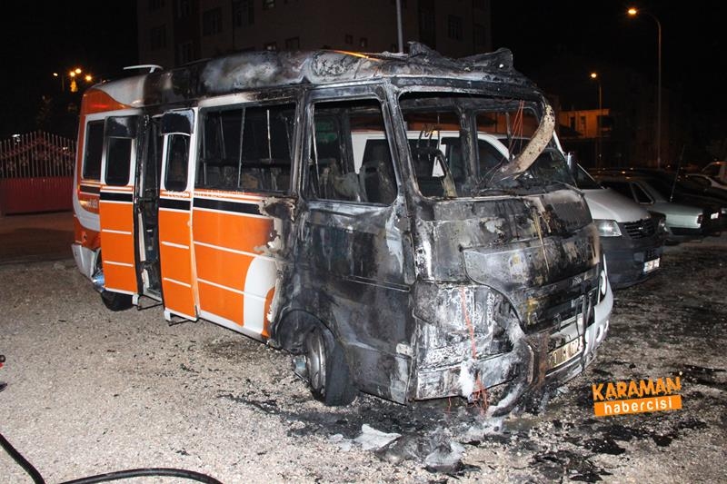 Park Halindeki Dolmuş Yanarak Kullanılamaz Hale Geldi 6