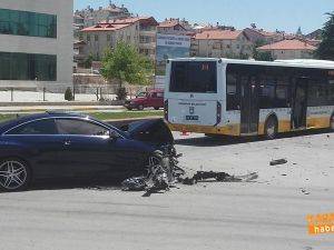 Karaman’da  Araç Belediye Otobüsü'ne Çarptı