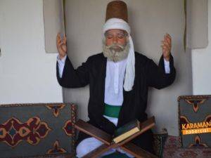 Dergahında Gelen Ziyaretçilere Şeyh Edebali Hazretleri Canlandırılıyor