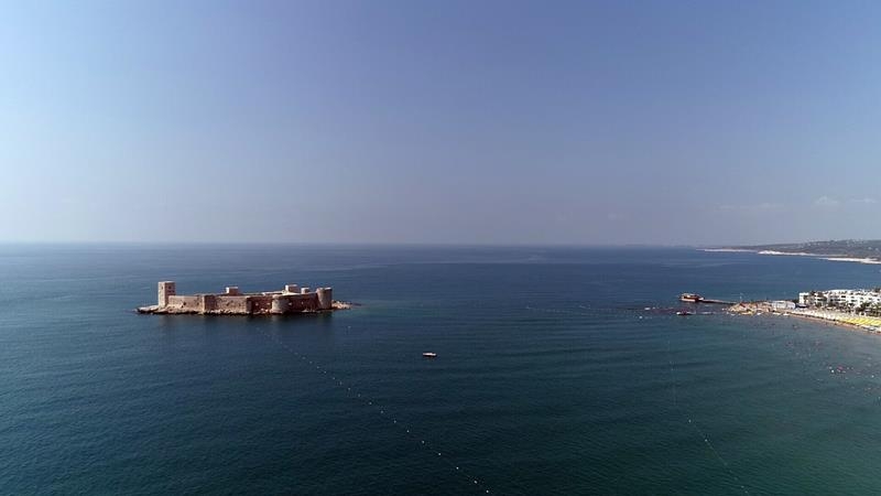 Denizin Ortasındaki 2 Bin 400 Yıllık Kale Büyülüyor 1