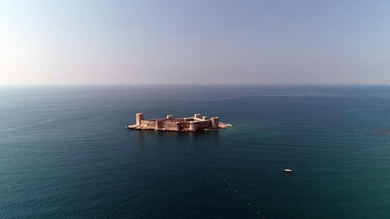 Denizin Ortasındaki 2 Bin 400 Yıllık Kale Büyülüyor 2