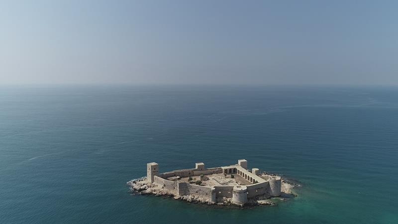 Denizin Ortasındaki 2 Bin 400 Yıllık Kale Büyülüyor 3