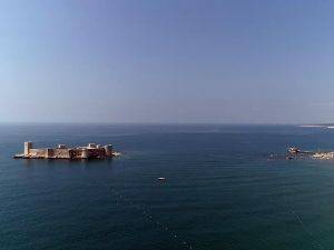 Denizin Ortasındaki 2 Bin 400 Yıllık Kale Büyülüyor