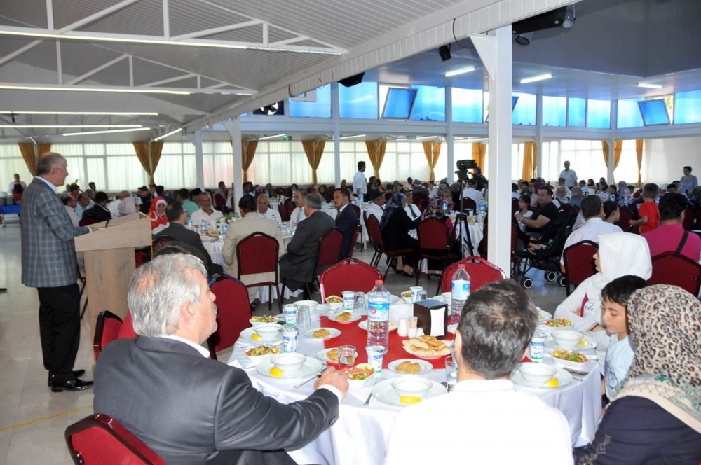 Vali Meral Şehit Aileleri Ve Gaziler Onuruna Verilen Yemeğe Katıldı 13