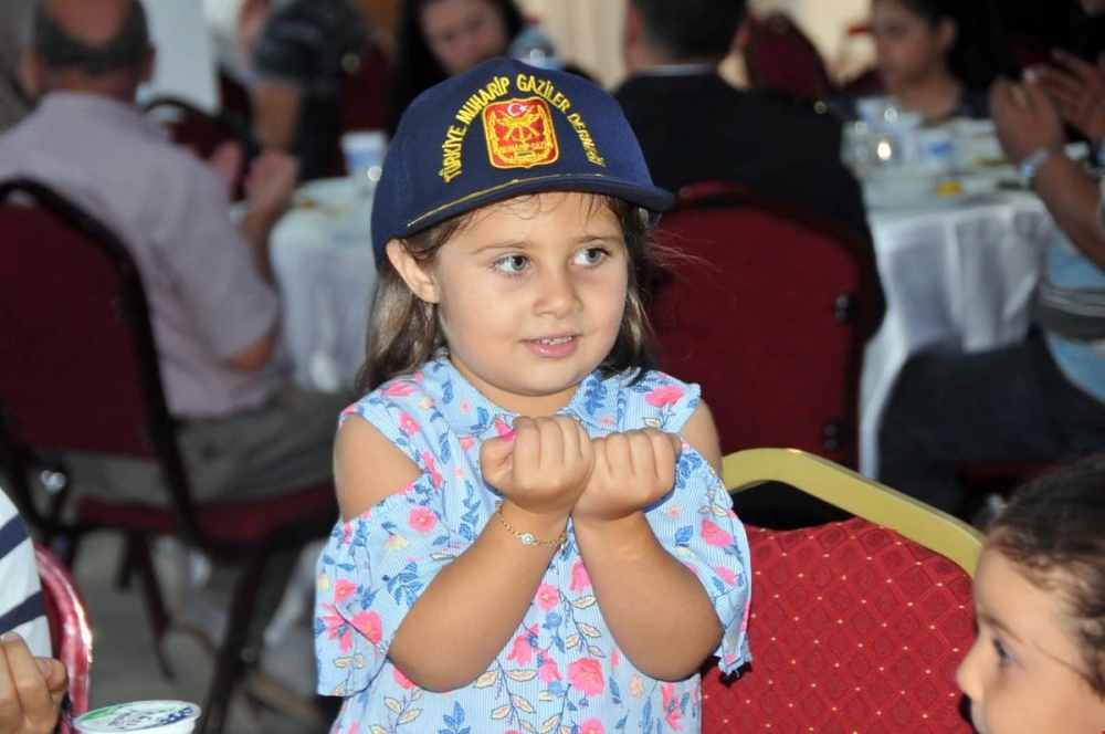 Vali Meral Şehit Aileleri Ve Gaziler Onuruna Verilen Yemeğe Katıldı 2