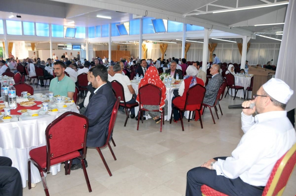 Vali Meral Şehit Aileleri Ve Gaziler Onuruna Verilen Yemeğe Katıldı 7