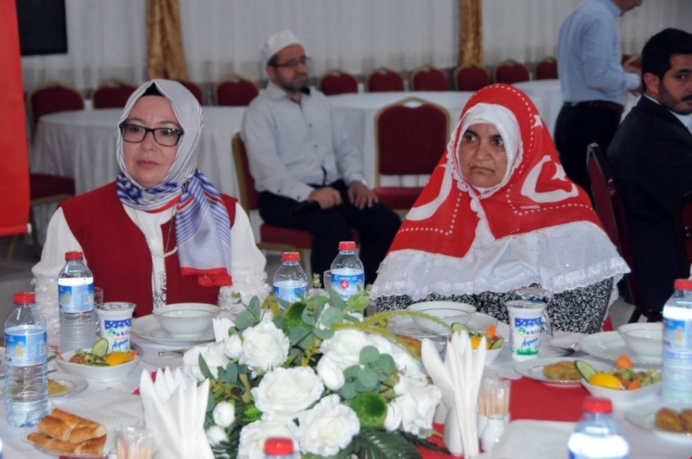 Vali Meral Şehit Aileleri Ve Gaziler Onuruna Verilen Yemeğe Katıldı 8