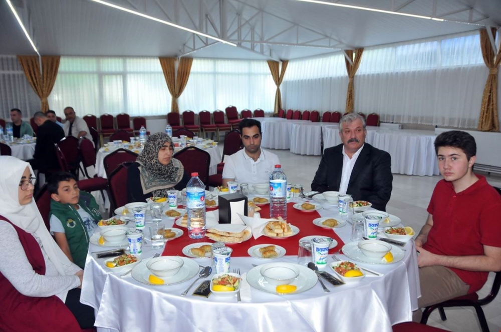 Vali Meral Şehit Aileleri Ve Gaziler Onuruna Verilen Yemeğe Katıldı 9