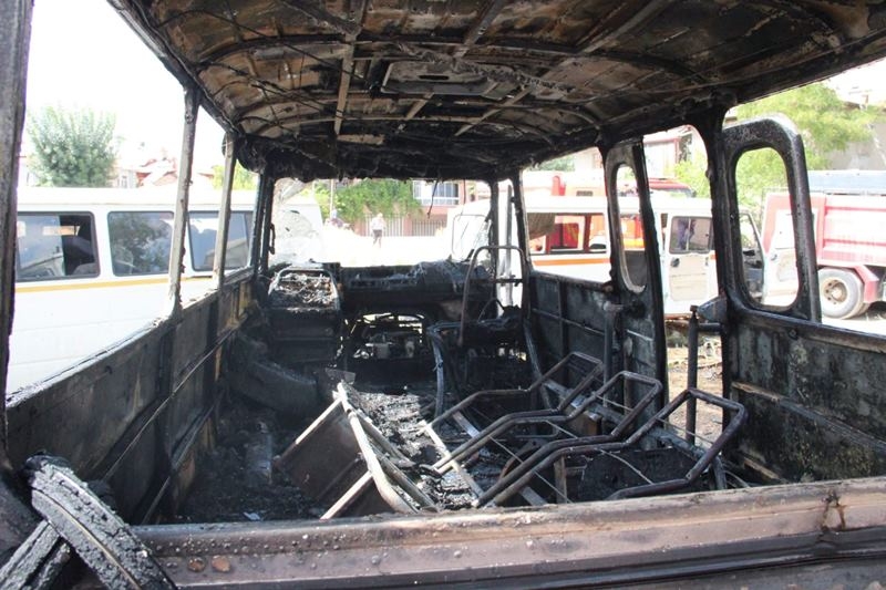 Karaman'da ot ve araç yangını 3