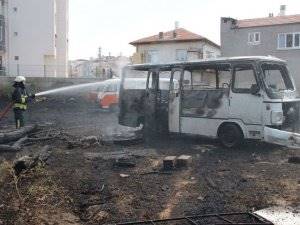 Karaman'da ot ve araç yangını