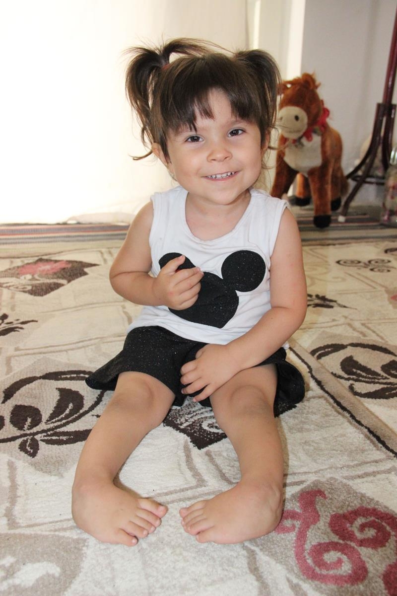 Üç Yaşındaki Ecrin, Ayaklarının Üzerinde Yürümek İstiyor 2