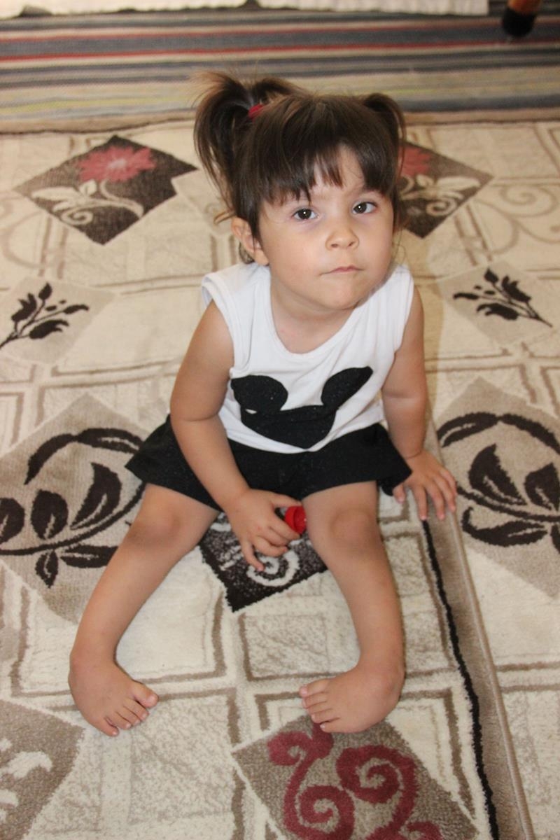 Üç Yaşındaki Ecrin, Ayaklarının Üzerinde Yürümek İstiyor 3