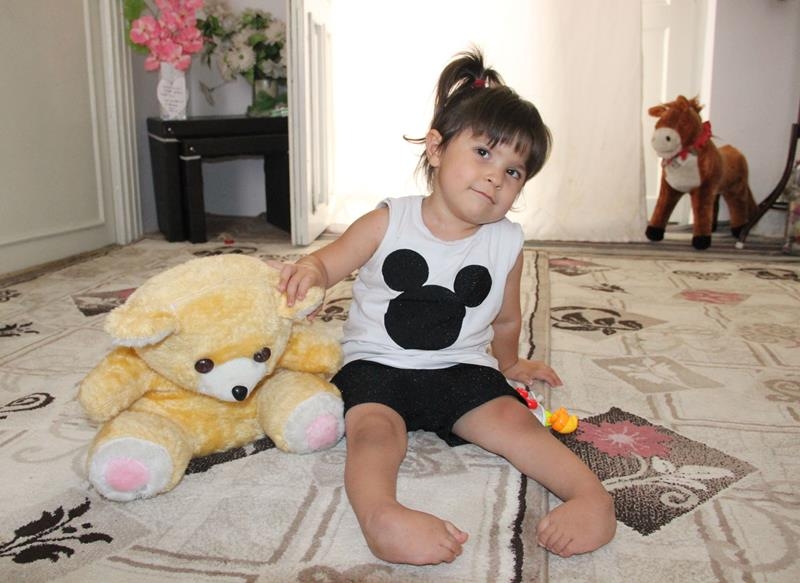 Üç Yaşındaki Ecrin, Ayaklarının Üzerinde Yürümek İstiyor 4