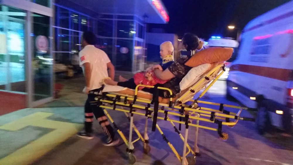 Otomobille Cip Çarpıştı: 1 Ölü, 10 Yaralı 4