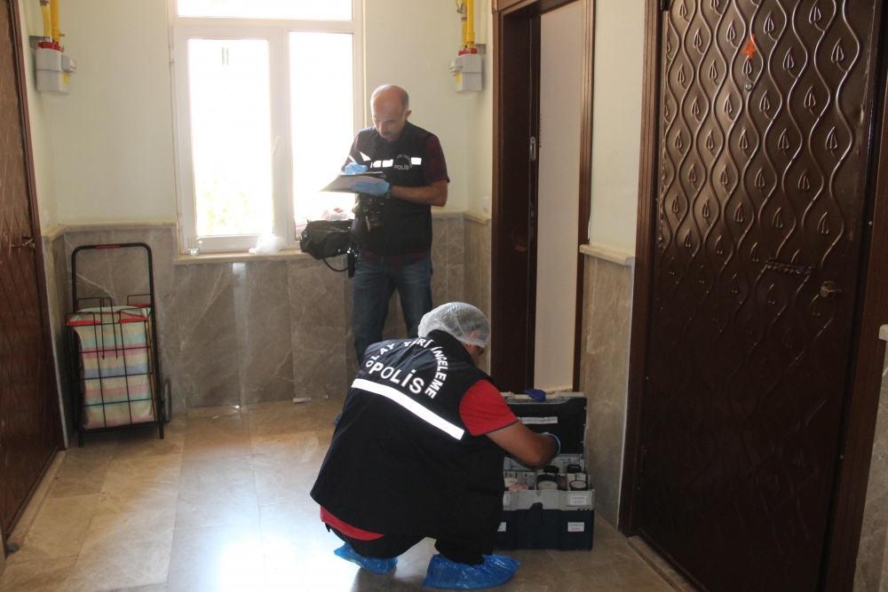 Karaman'da 1 Çocuk Annesi Kadın Evinde Ölü Bulundu 3