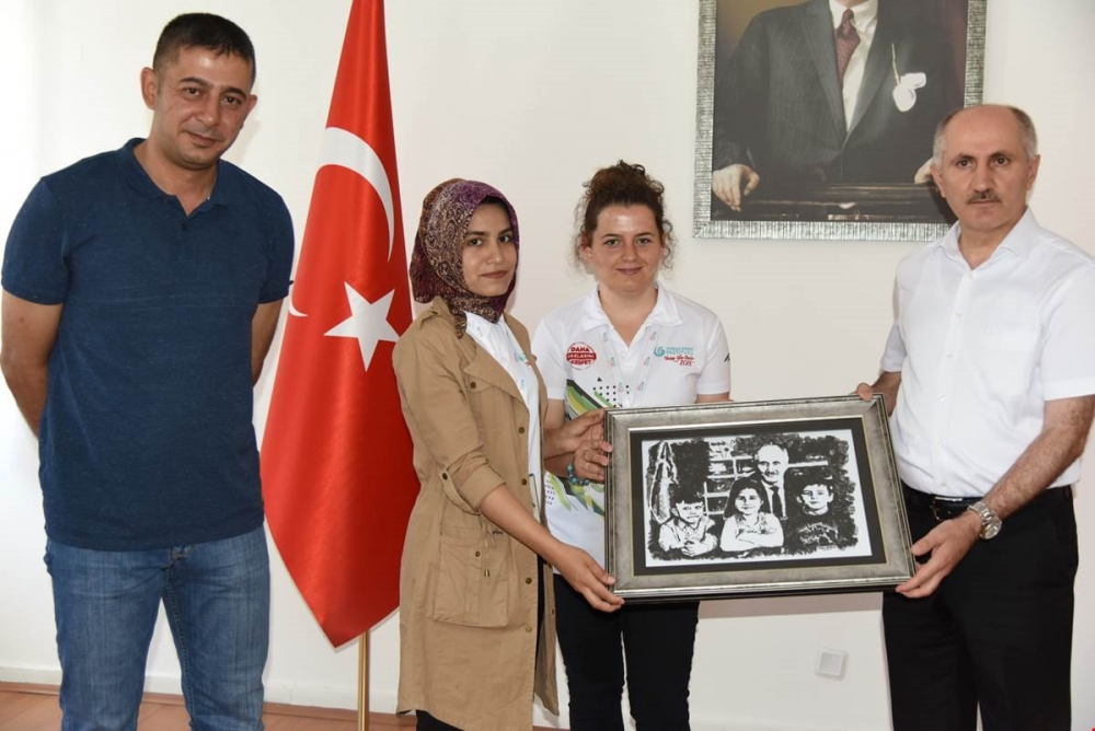 Vali Meral Türkçe Yaz Okuluna Katılan Yabancı Uyruklu Öğrencileri Kabul 3