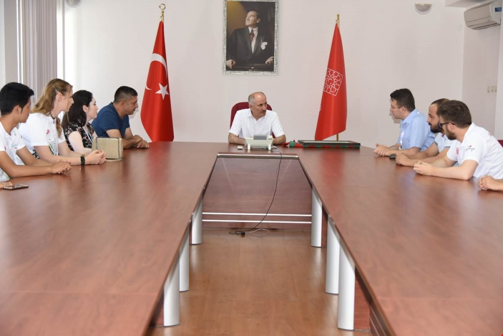 Vali Meral Türkçe Yaz Okuluna Katılan Yabancı Uyruklu Öğrencileri Kabul 5