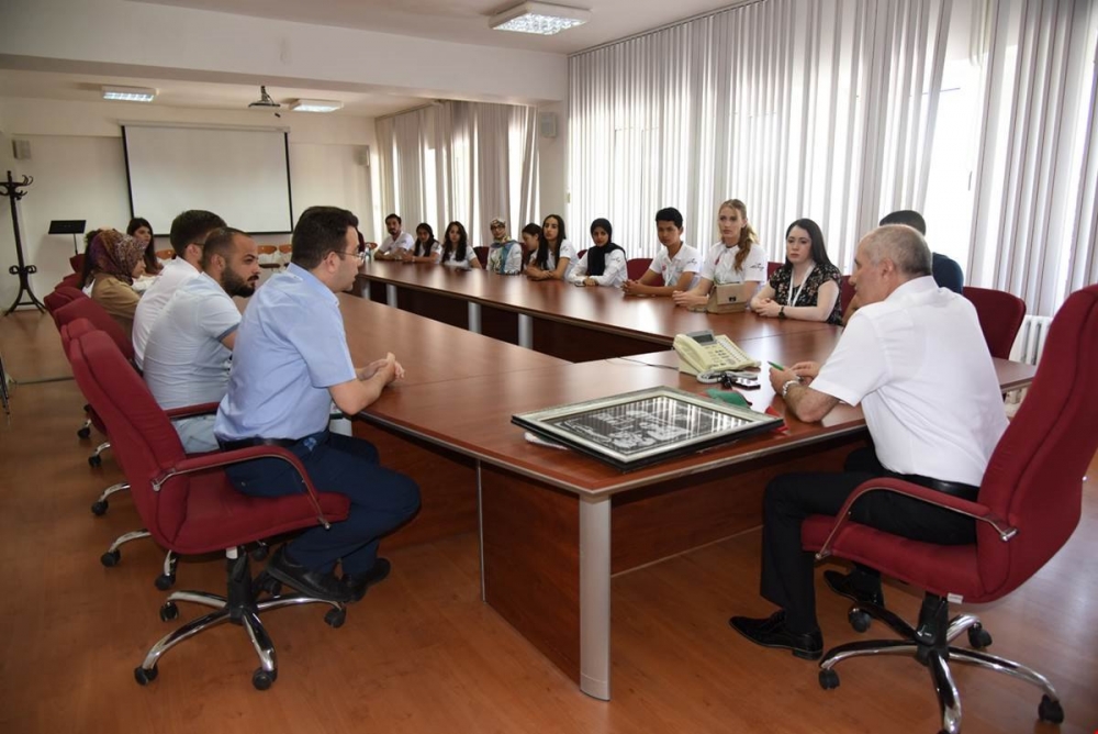 Vali Meral Türkçe Yaz Okuluna Katılan Yabancı Uyruklu Öğrencileri Kabul 8