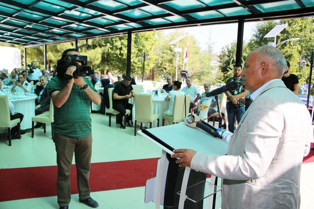 Vali Fahri  Meral Ve Başkan Çalışkan Karamanlı Gurbetcileri Ağırladı 11