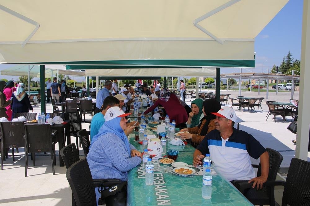Vali Fahri  Meral Ve Başkan Çalışkan Karamanlı Gurbetcileri Ağırladı 20
