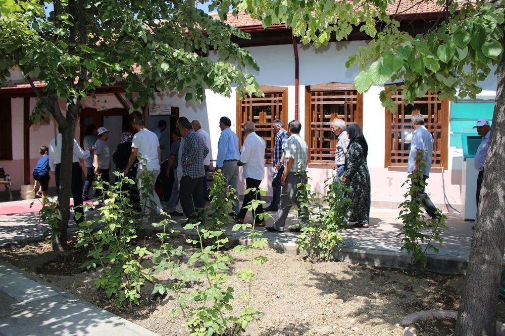 Vali Fahri  Meral Ve Başkan Çalışkan Karamanlı Gurbetcileri Ağırladı 21