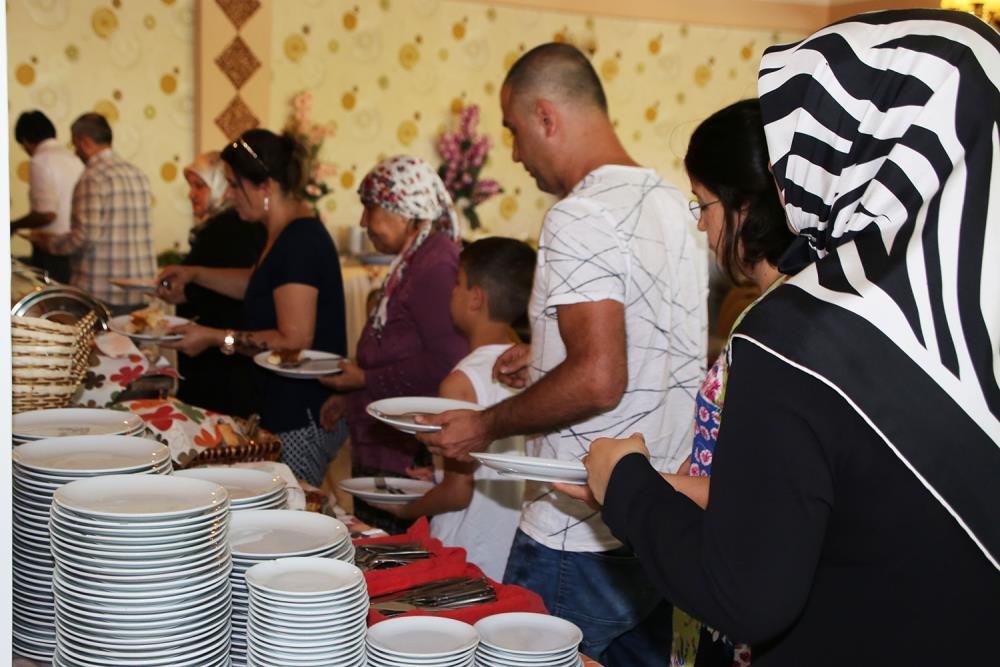 Vali Fahri  Meral Ve Başkan Çalışkan Karamanlı Gurbetcileri Ağırladı 4