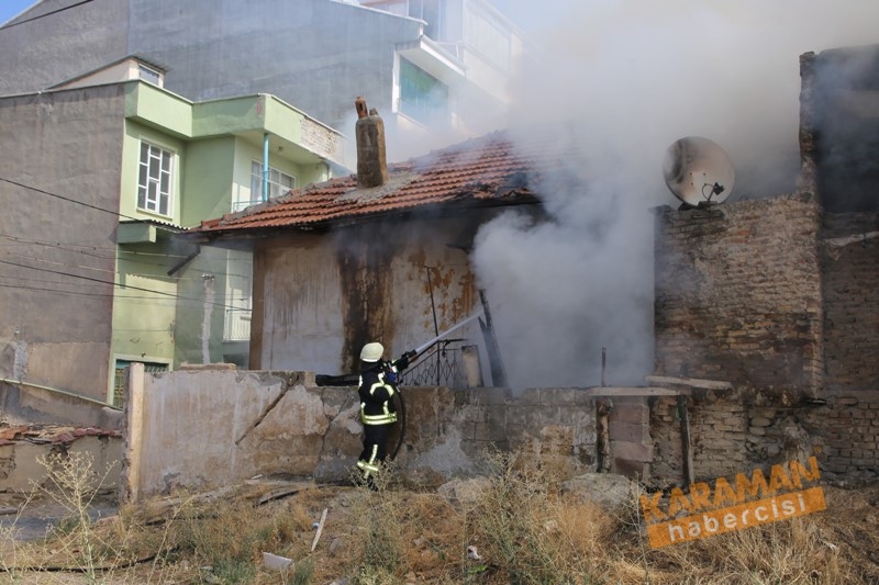 Evde Çıkan Yangında 5 Kişi Dumandan Etkilendi 11