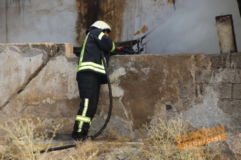 Evde Çıkan Yangında 5 Kişi Dumandan Etkilendi 12