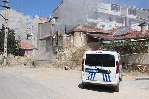 Evde Çıkan Yangında 5 Kişi Dumandan Etkilendi 2